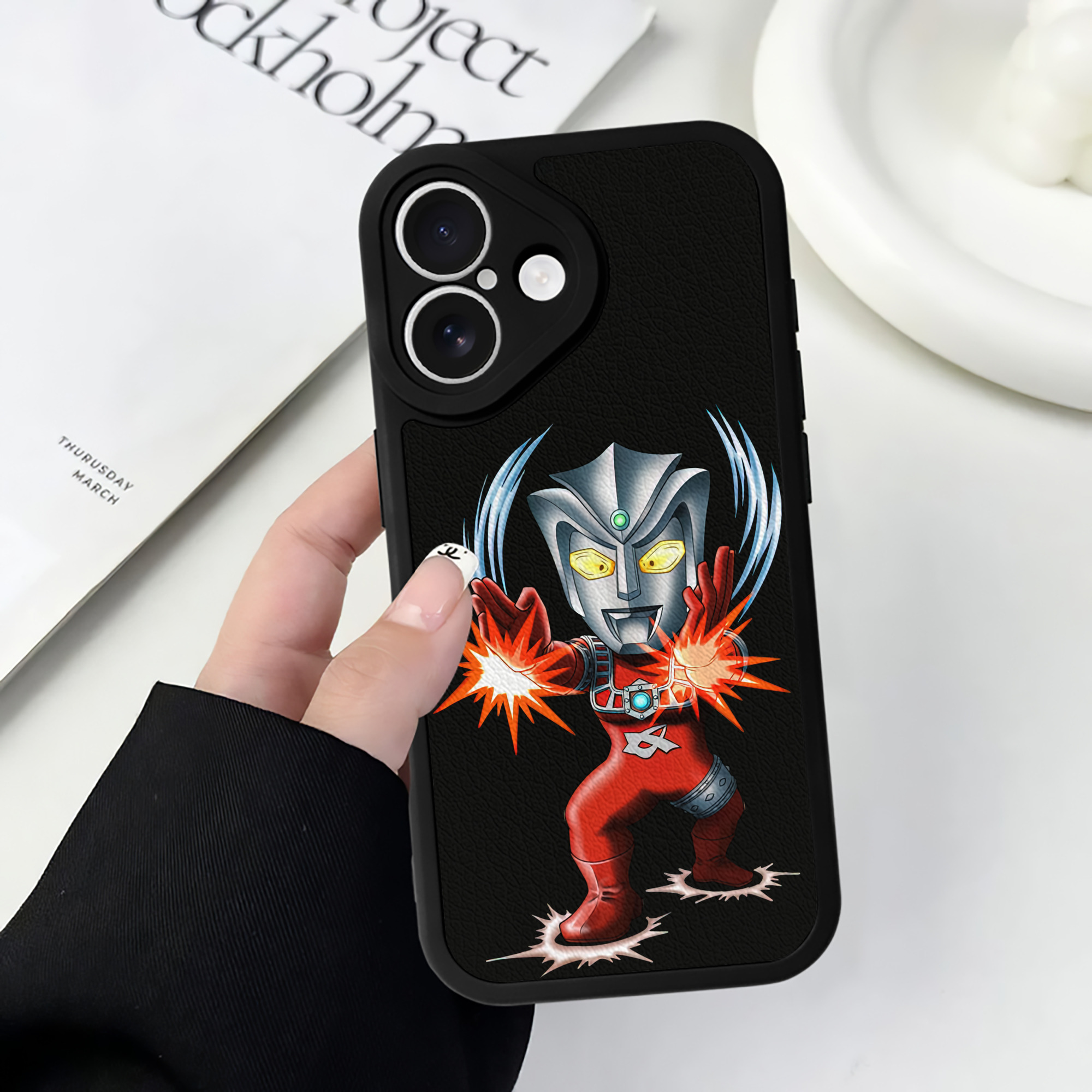 （画像用） ウルトラマン Ultraman 【iPhone 16シリーズ対応】シリコンスマホケース（レザー調） 材質：シリコン